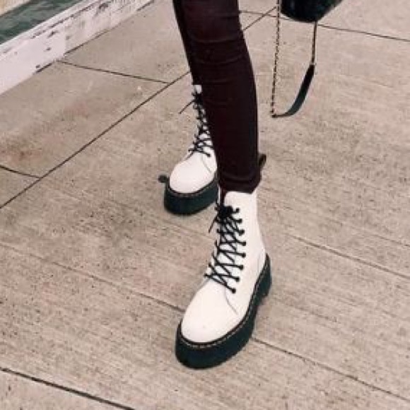 1460 COMBAT BOOT - WOMEN'S DR MARTENS - Picture 2 of 8